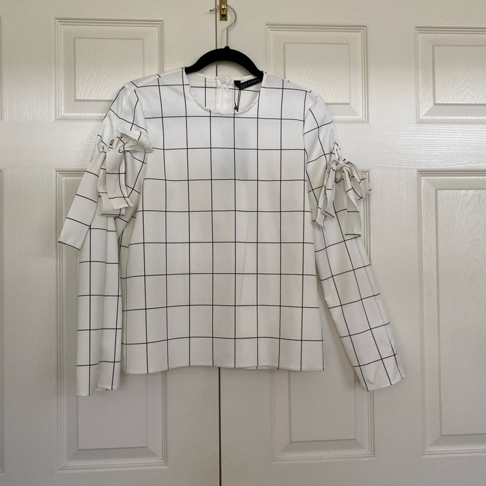 Zara white top with bow ties sleeves
